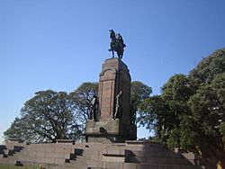 Archivo:Monumento General Carlos María de Alvear
