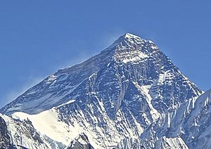 Archivo:Mt. Everest from Gokyo Ri November 5, 2012 Cropped