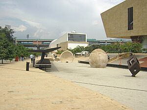 Archivo:Parque de los Deseos-Arenal(2)-Medellin