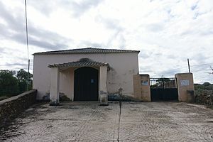 Archivo:Pastores, ermita y cementerio