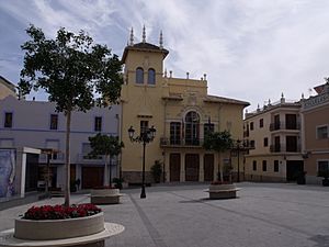 Archivo:Plaça de l'Ajuntament de Riba-roja de Túria 04
