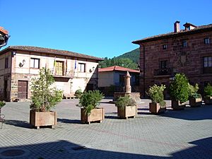 Archivo:Plaza Pedro Gonzalo del Río (Valgañón, La Rioja)
