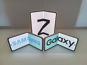 Archivo:Samsung Foldable Smartphone