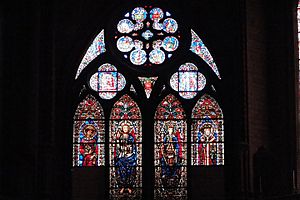 Archivo:Stained glass windows