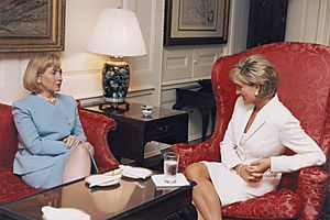 Archivo:U.S. First Lady Hillary Clinton met with Princess Diana