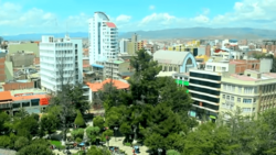 Archivo:Una vista a los edificios que tiene la Ciudad de Oruro