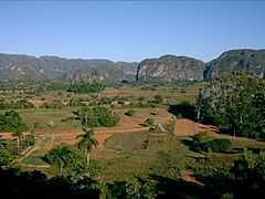 Viñales Valley (November 2004).jpg