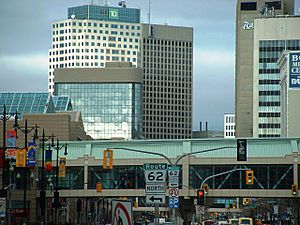 Archivo:Winnipeg Portage St looking east