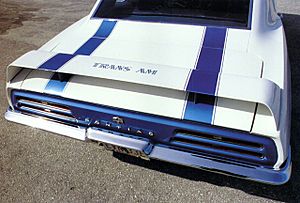 Archivo:1969 Pontiac Firebird Trans Am Deck Lid Spoiler Detail