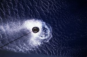 Archivo:AQS-13 Dipping sonar