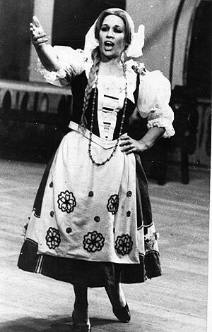 Archivo:Amneris Perusín