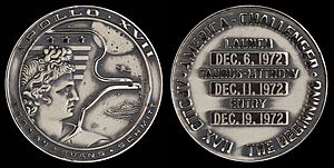 Archivo:Apollo 17 Flown Silver Robbins Medallion (SN-F39)