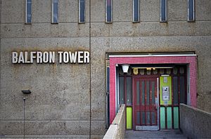Archivo:Balfron Tower entrance door