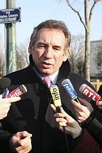 Archivo:Bayrou interviewé