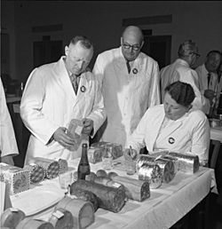 Archivo:Bundesarchiv B 145 Bild-F002543-0002, Frankfurt-Main, DLG Leistungsprüfung