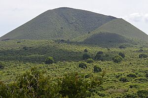 Archivo:Cerro Pajas photographed from Asilo de la Paz on Floreana Island