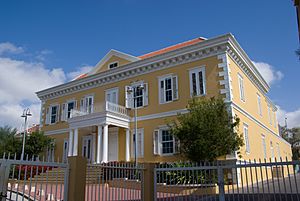 Archivo:Civil Registry Building, Willemstad (4387043264)
