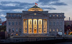 Archivo:Customs building, Quebec city, Canada