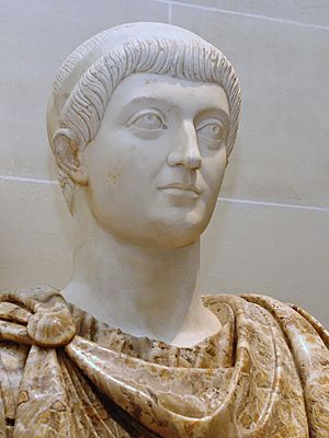 Archivo:Emperor Constans Louvre Ma1021