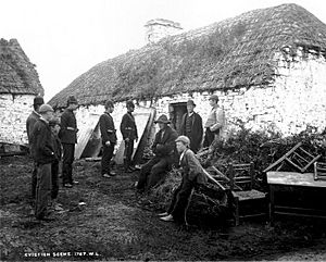 Archivo:Family evicted by their landlord during the Irish Land War c1879