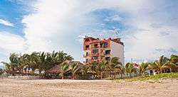 Archivo:Hotel Marbella en Playa Larga, Ixtapa-Zihuatanejo
