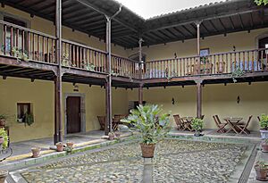 Archivo:INTERIOR CASA-PALACIO VALDES - SALAS