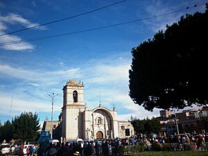 Archivo:Juliaca plazapi