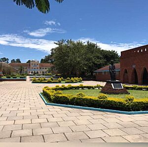 Archivo:Kutama College admin