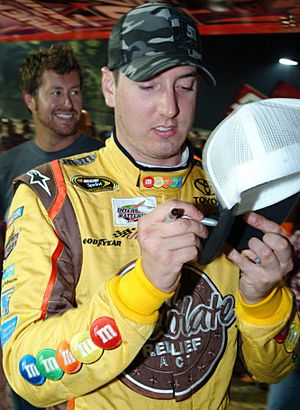 Archivo:Kyle Busch August 5, 2009 (cropped)