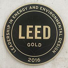 Archivo:LEED Gold 2016 plaque, Serrano 55 Madrid (cropped)