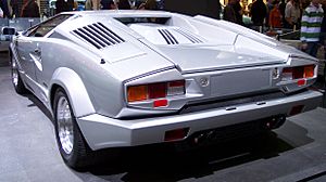 Archivo:Lamborghini Countach silver 25 Years Edition hl TCE