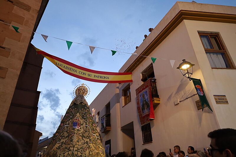 Lucainena con su Patrona.