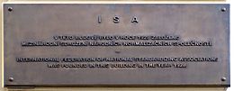 Archivo:Memory plaque of founding ISA in Prague cropped