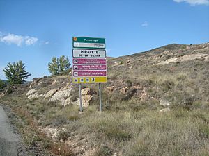 Archivo:Miravete de la Sierra (Teruel). Señalización turística