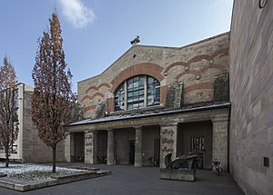 Archivo:Museo Germánico Nacional, Núremberg, Alemania, 2013-03-13, DD 01