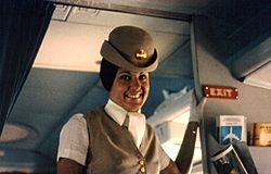 Archivo:Pan Am 1970s flight attendant