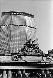 Archivo:Pan Am Building, NYC, 1980s