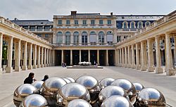 Archivo:Paris Palais Royal Cours Montpensier 3