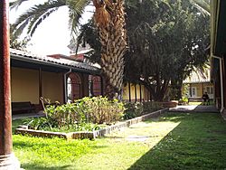 Archivo:Patio (Claustro) del Monasterio Carmen Bajo San Rafael.