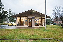Post office in Tokeland Washington 120102012.jpg