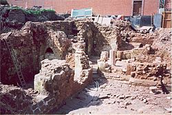 Archivo:Priory undercroft excavations, 2001 - geograph.org.uk - 1009590