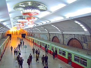 Archivo:Pyongyang Metro-1