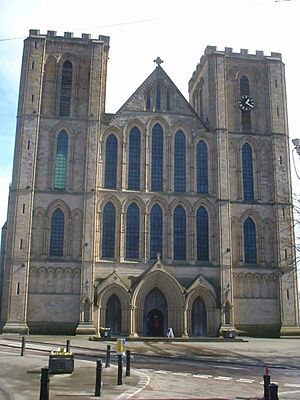 Archivo:RiponCathedralFacade