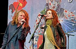 Archivo:Robert Plant & the Band of Joy @ The Big Chill Festival 2011