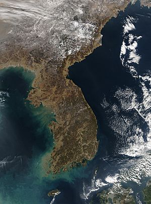 Archivo:Satellite image of Korea 2004-01-04