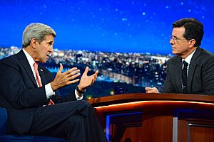 Archivo:Secretary Kerry Makes an Appearance on The Late Show With Stephen Colbert in New York City (21873224425)