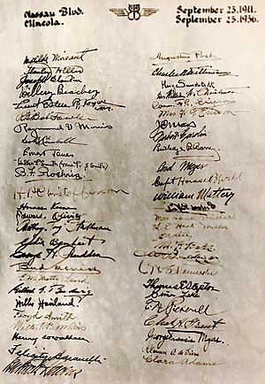 Archivo:Signatures of the Original Early Birds