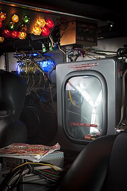 Archivo:TeamTimeCar.com-BTTF DeLorean Time Machine-OtoGodfrey.com-JMortonPhoto.com-flux capacitor
