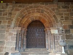 Archivo:Tinieblas de la sierra 23 (Portada de la Iglesia de Santa Mª Magdalena)