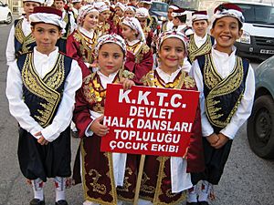 Archivo:Turkish Cypriot folk dancers